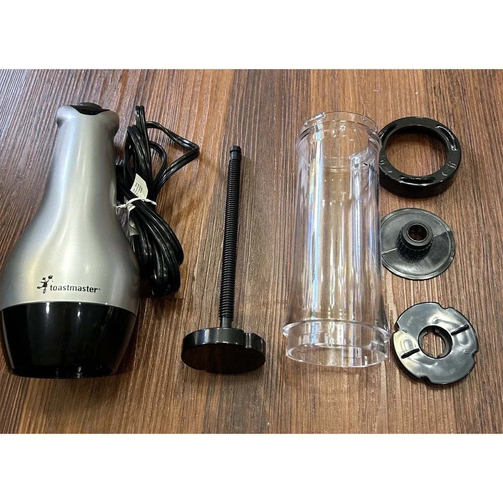 Toastmaster Cookie Press TMCKM2SB-12 Discs, 8 Tips, 2 Cannoli Forms 2005 Open Bx